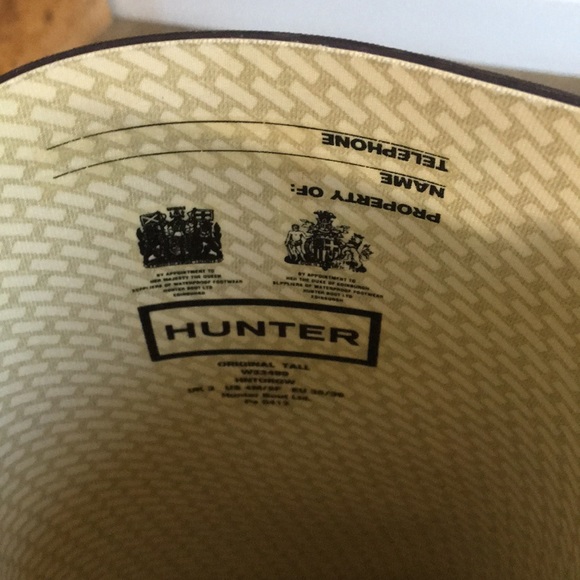 Hunter tall original rain boots with socks - Picture 6 of 6